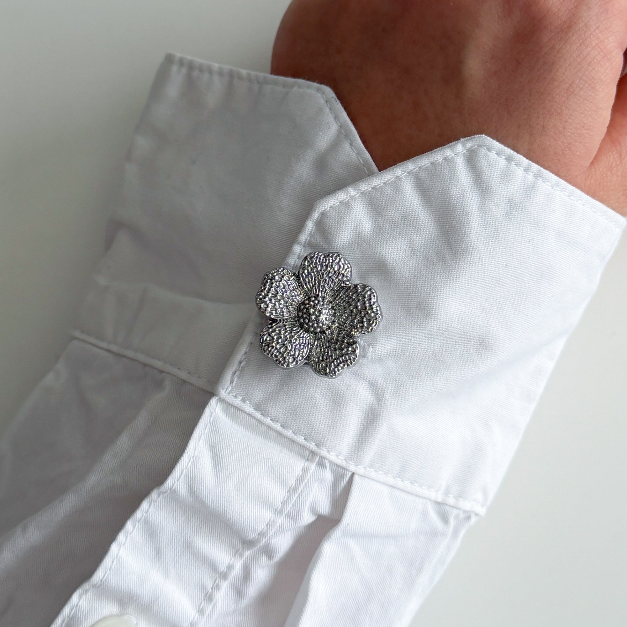 Netha Knappsmycke Silver