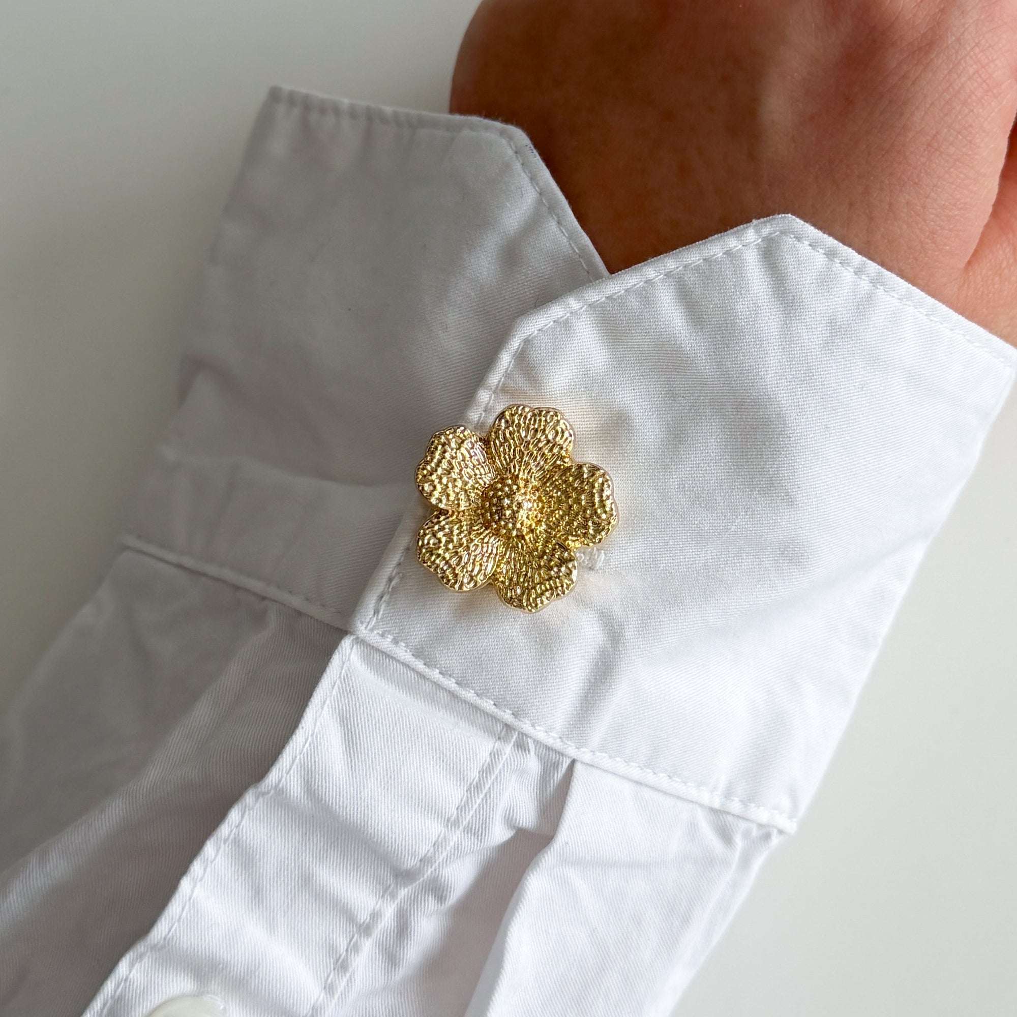 Netha Knappsmycke Guld