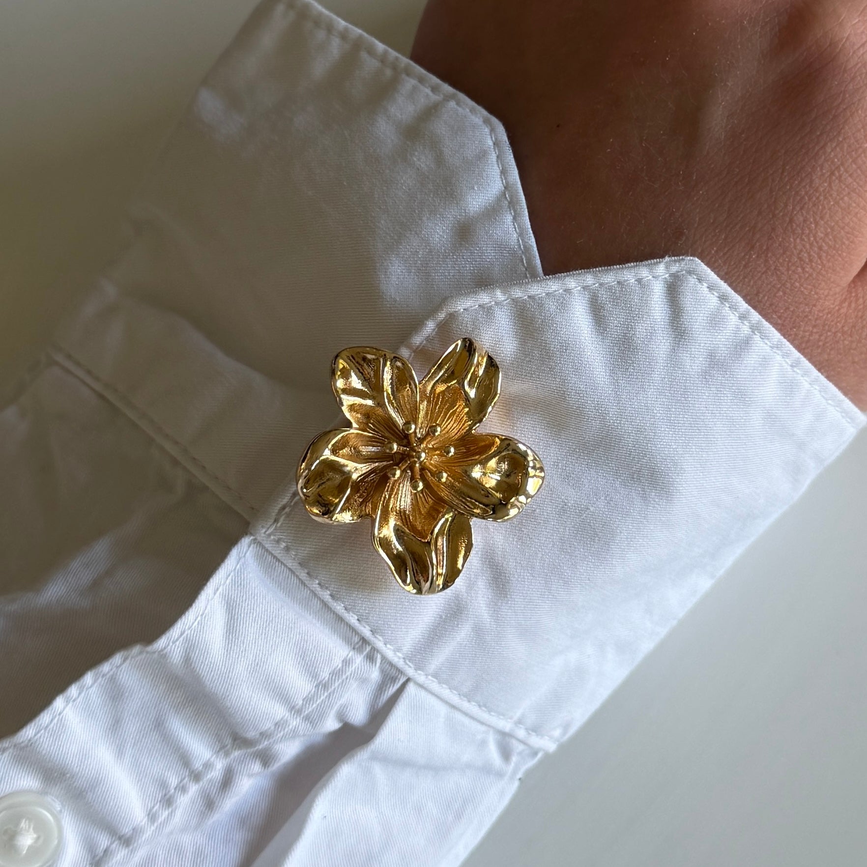 Julia Knappsmycke Guld