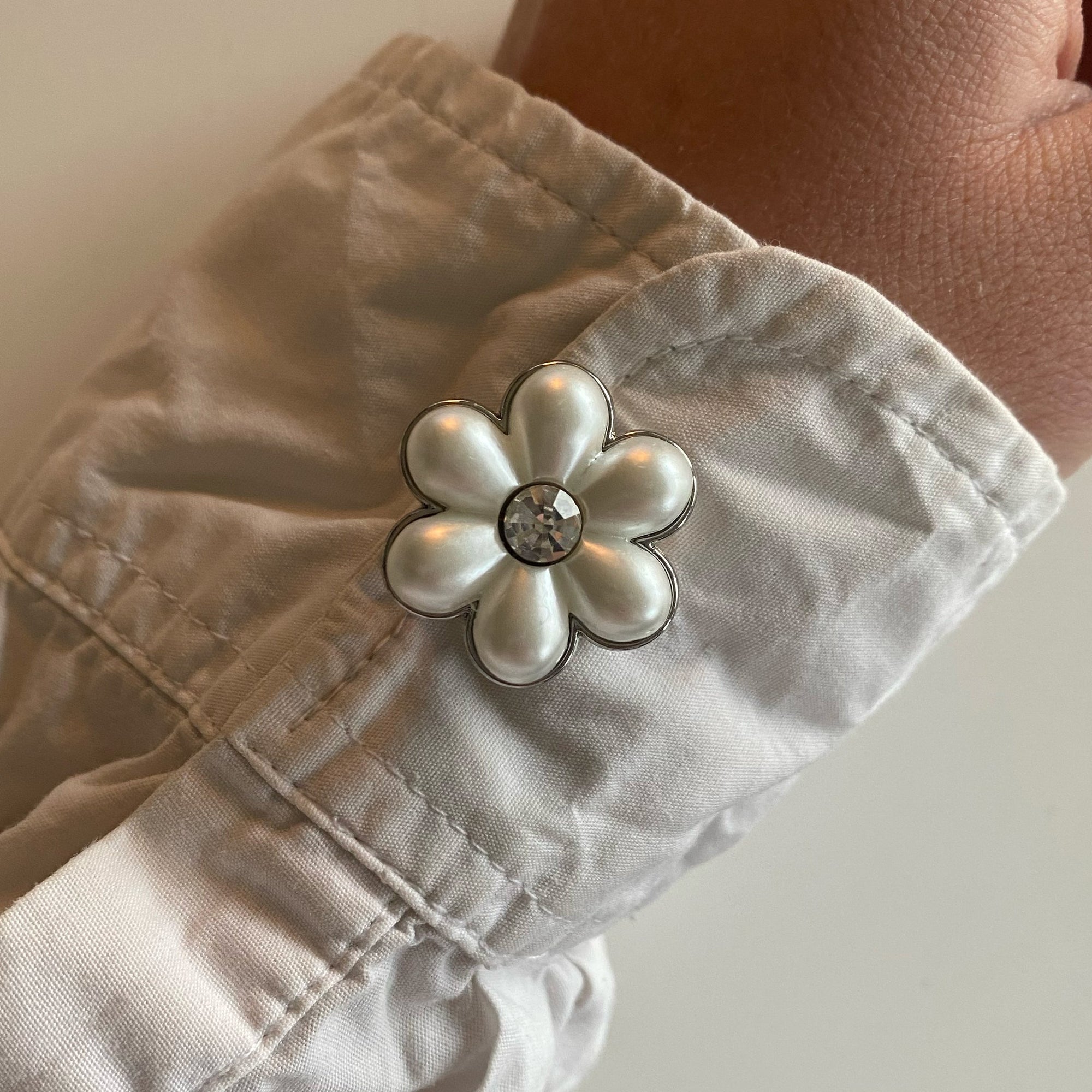 Josefine Knappsmycke Vit